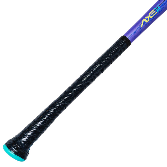 Axe Disturbance USA Slowpitch Bat Endloaded Flared Handle — Flared knob detail view